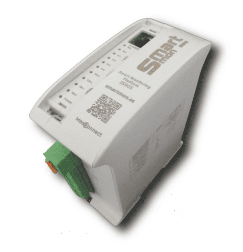 Módulo SmartMon WiFi-Ethernet IS905 en carcasa blanca, fotografiado en vista inclinada.
Incluye indicadores LED, etiqueta con logo SmartMon y código QR de identificación.
Se aprecia el conector verde de bornes para cableado e integración en instalaciones industriales.

